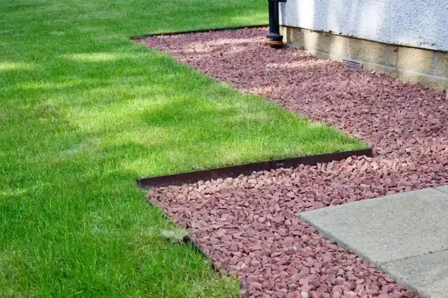 Lawn Edging Options That Reduce Trimming Time Northport, AL Lawn Edging Options That Reduce Trimming Time Northport, AL
